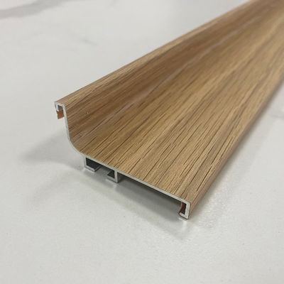 Elegant houten, glanzend metaal, afgewerkte meubels, hardware, omhulsels, milieubescherming